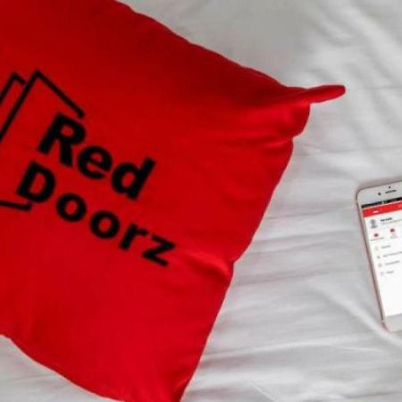 Hotel Reddoorz Near Solo Balapan Station Exterior foto