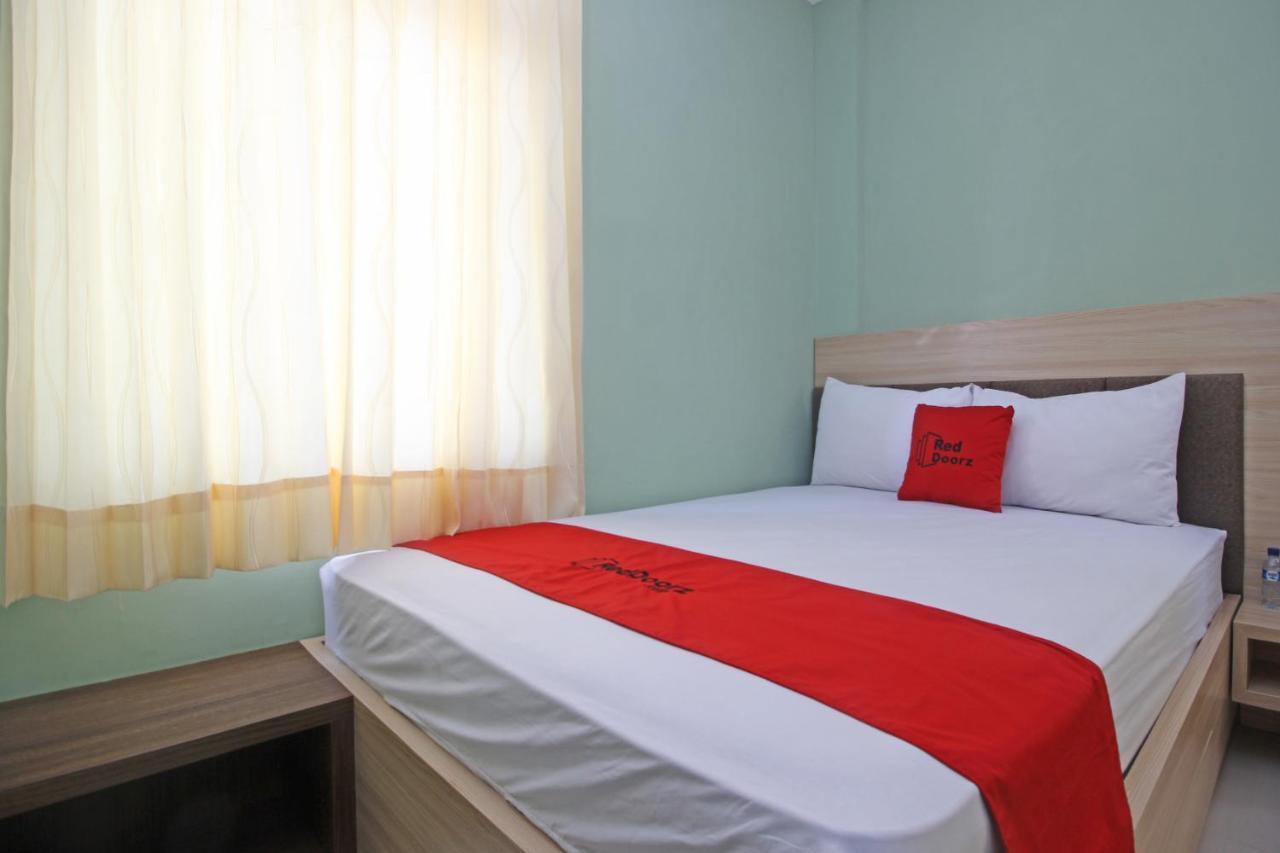 Hotel Reddoorz Near Solo Balapan Station Exterior foto