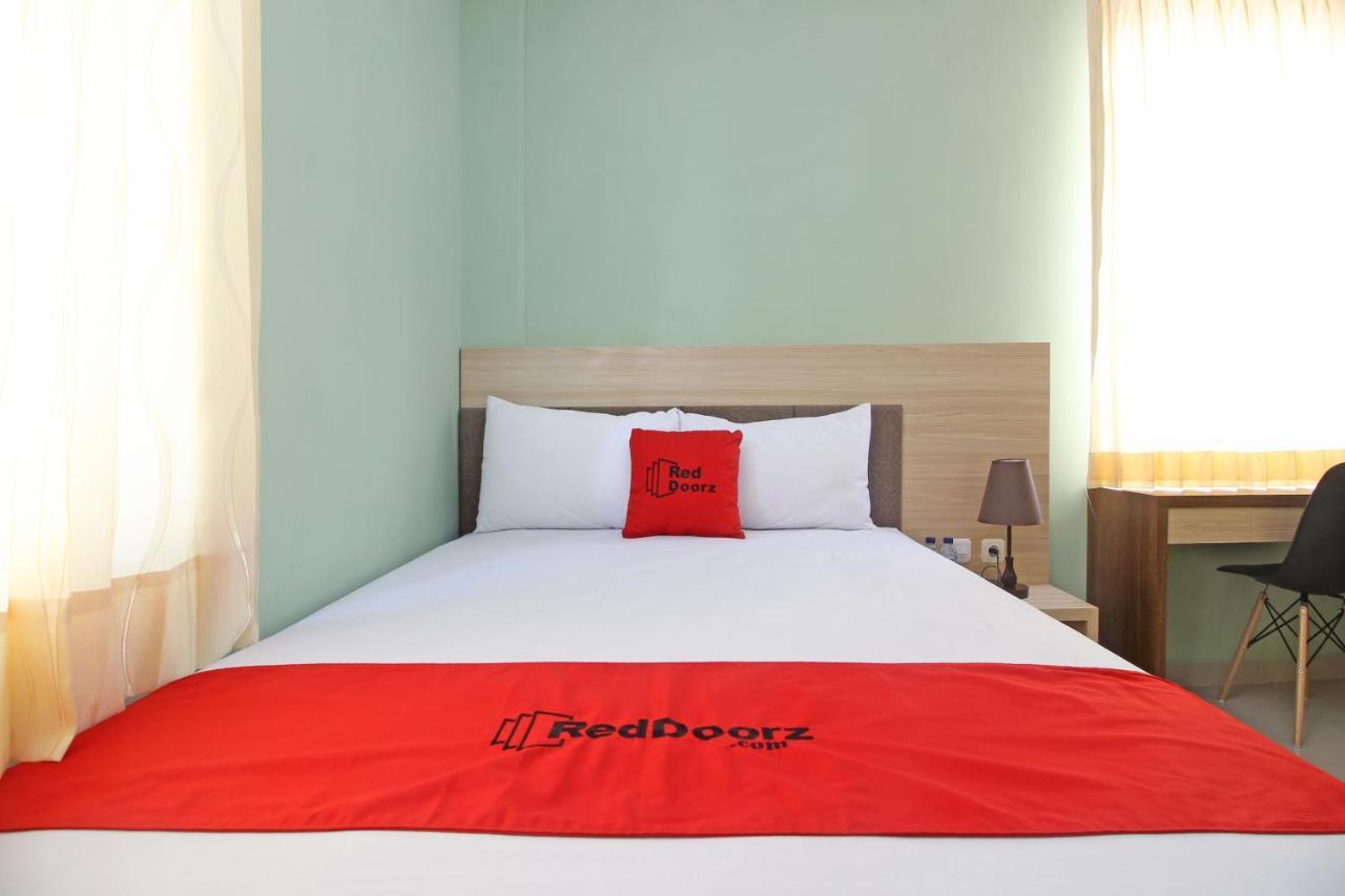 Hotel Reddoorz Near Solo Balapan Station Exterior foto