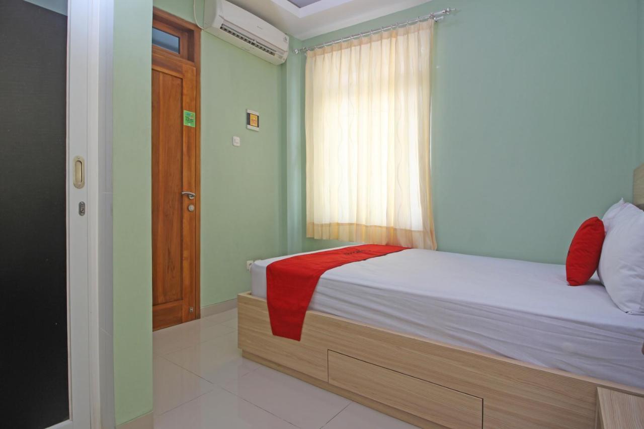 Hotel Reddoorz Near Solo Balapan Station Exterior foto